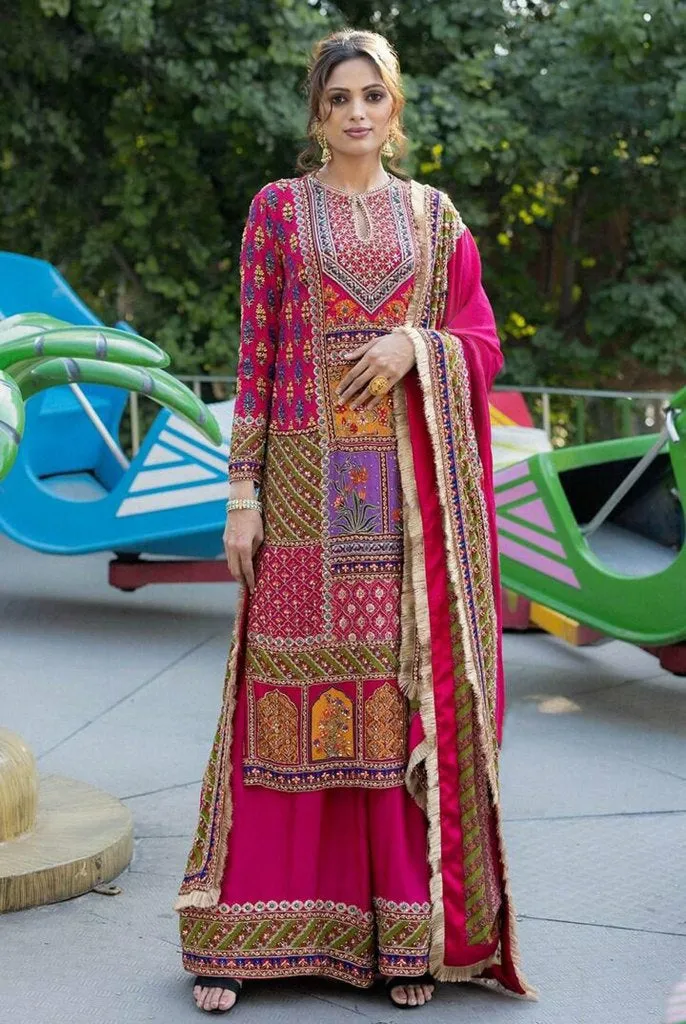 Beautiful Designer Most Viral Pakistani Salwar Suit With Dupatta