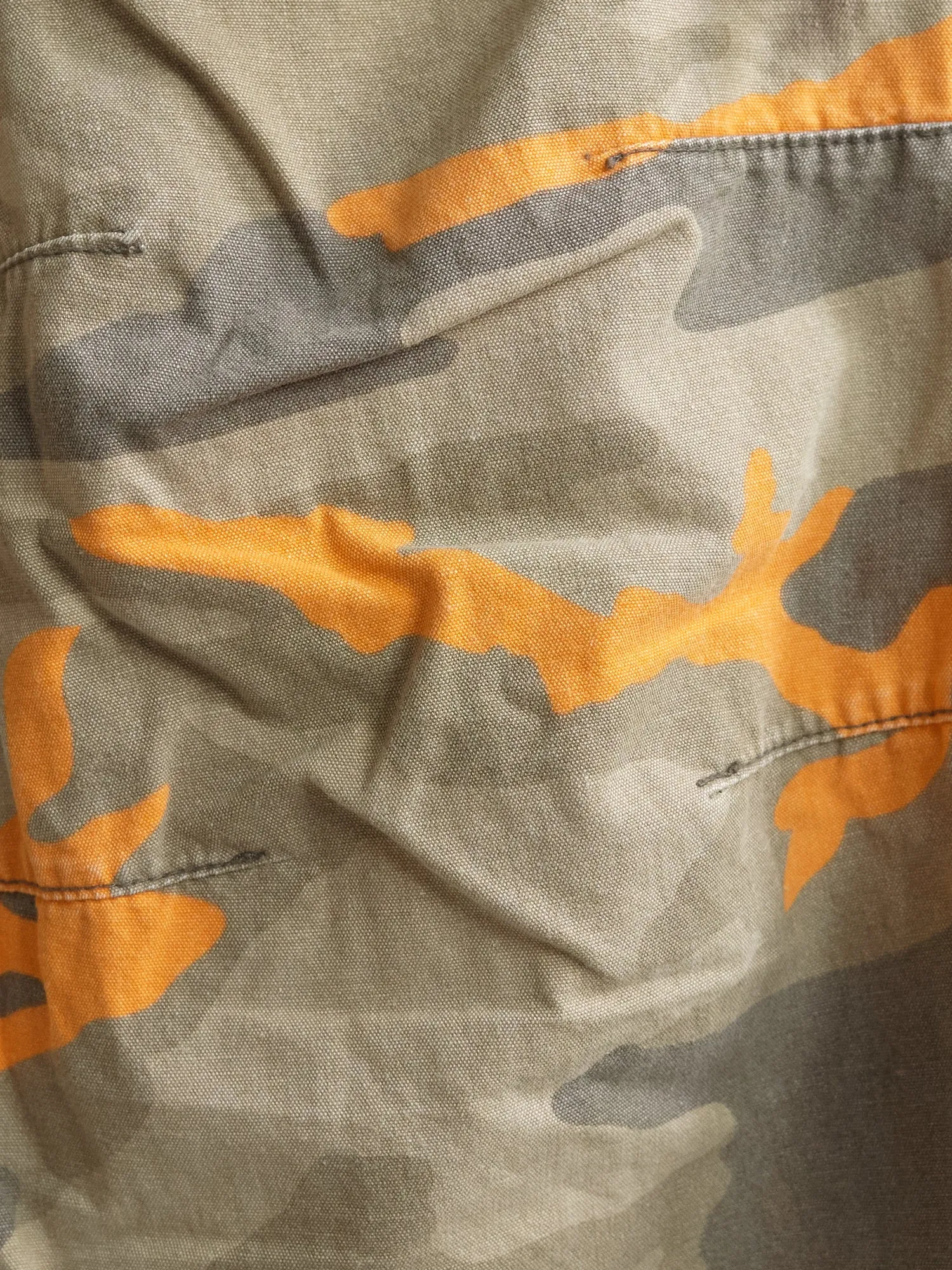 Womens Mid-Rise Beige and Orange Camo Cargo Trousers with Multiple Pockets from DKNY, 1990s Vintage, Size M