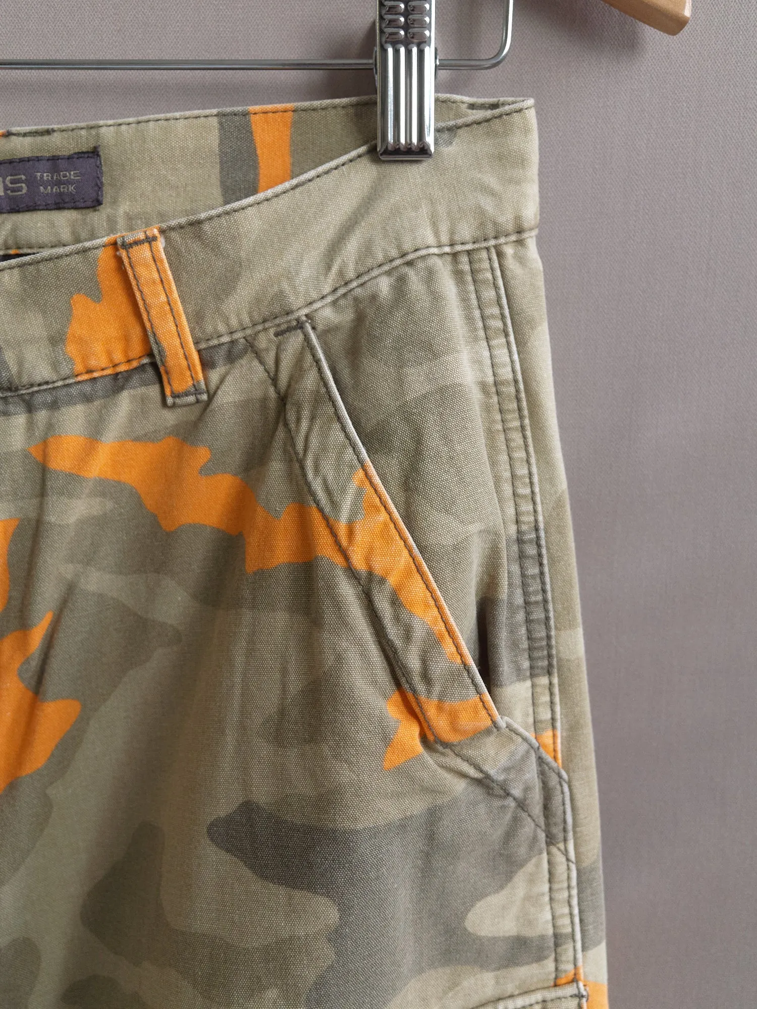 Womens Mid-Rise Beige and Orange Camo Cargo Trousers with Multiple Pockets from DKNY, 1990s Vintage, Size M