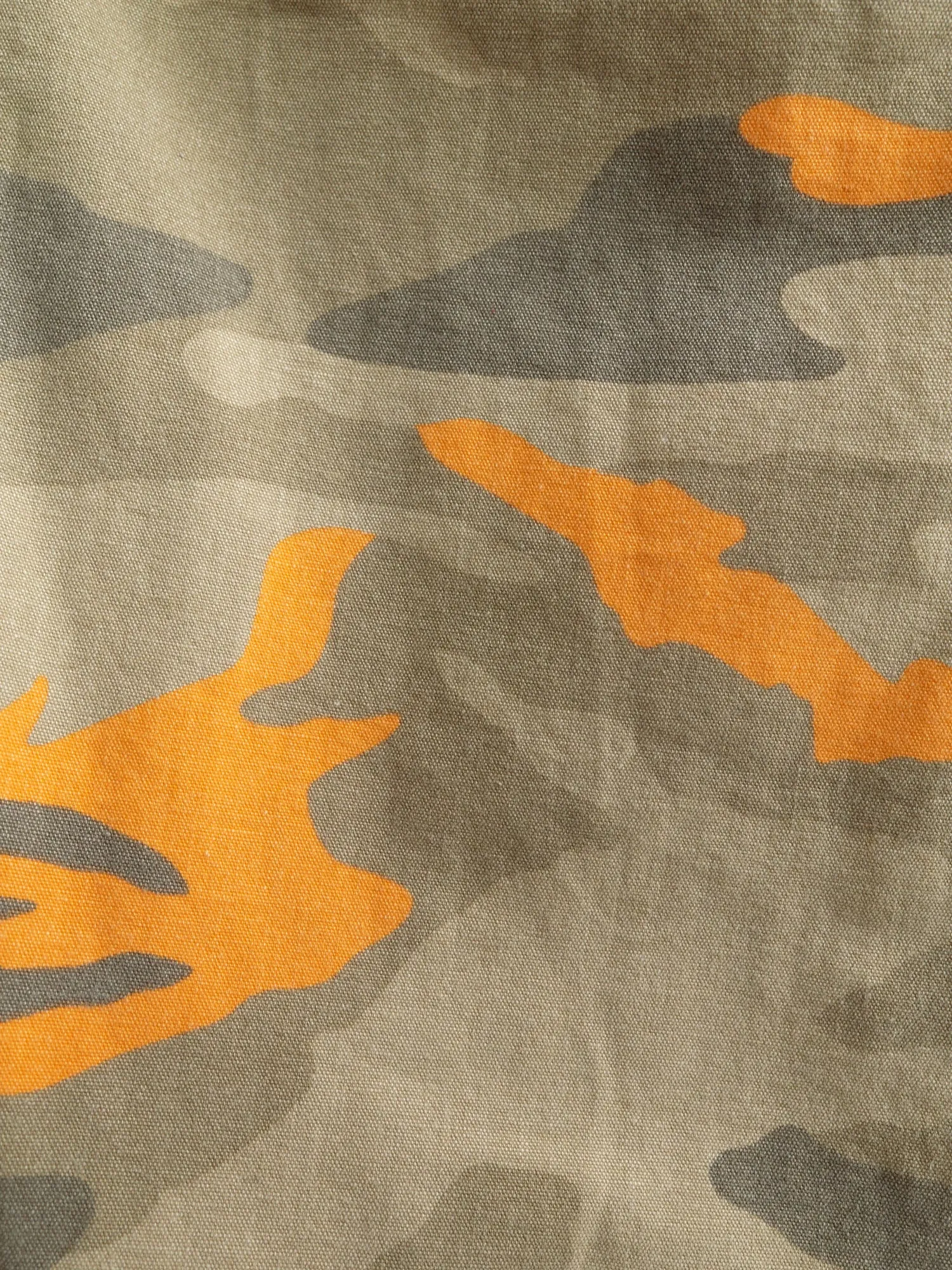 Womens Mid-Rise Beige and Orange Camo Cargo Trousers with Multiple Pockets from DKNY, 1990s Vintage, Size M