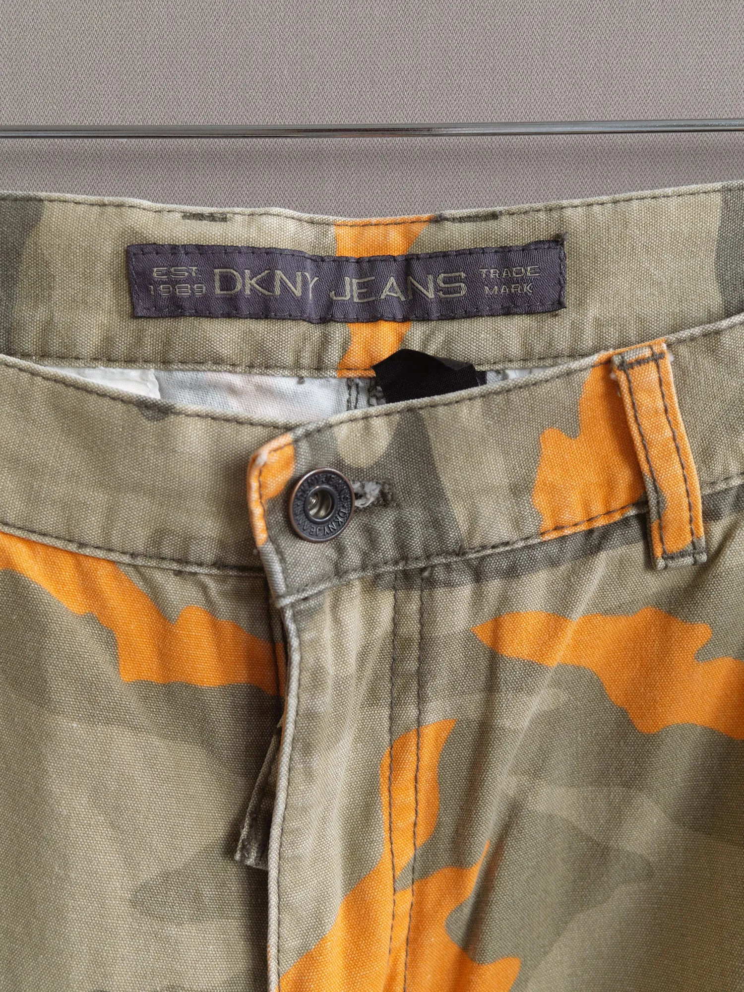 Womens Mid-Rise Beige and Orange Camo Cargo Trousers with Multiple Pockets from DKNY, 1990s Vintage, Size M