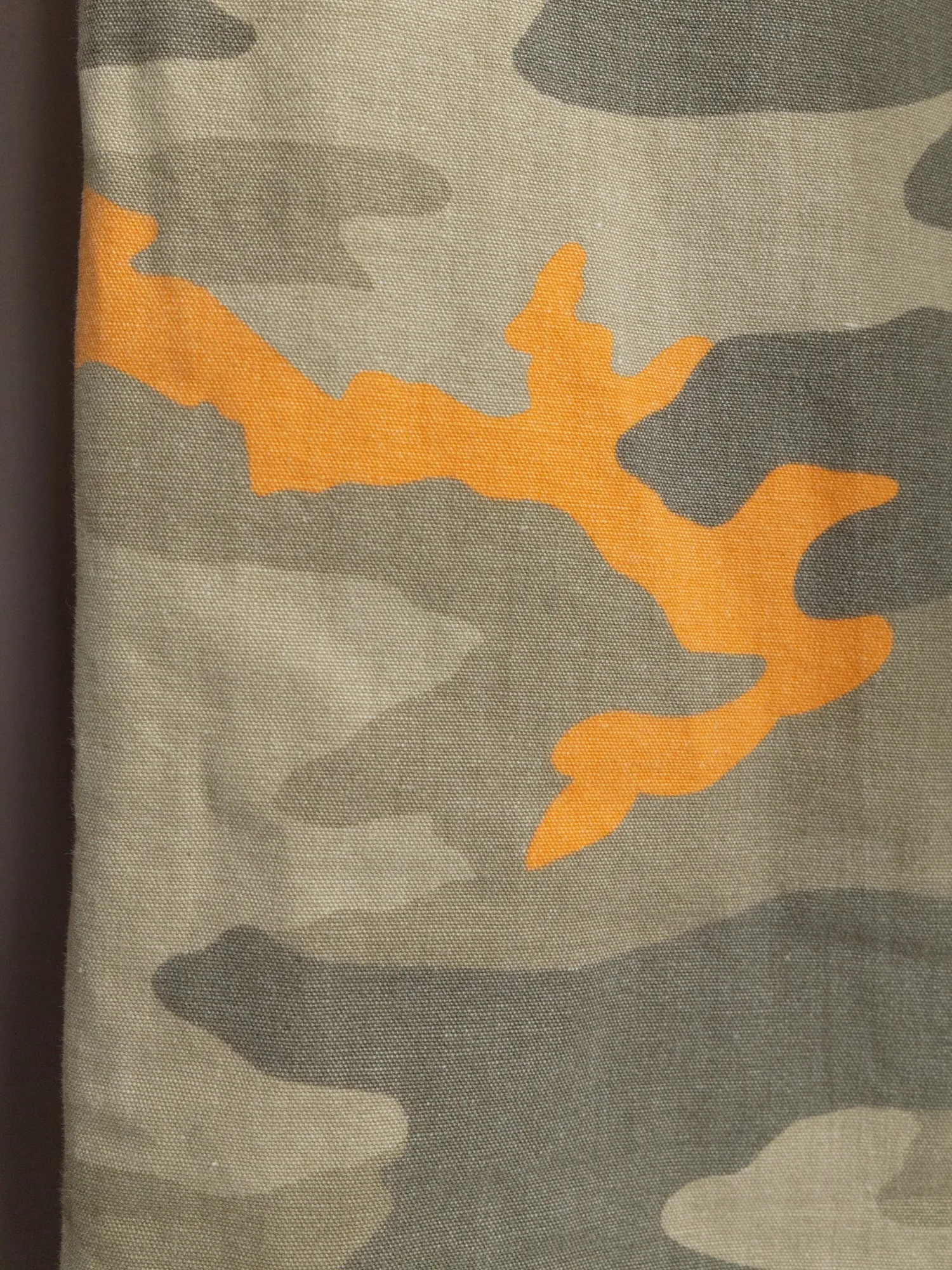 Womens Mid-Rise Beige and Orange Camo Cargo Trousers with Multiple Pockets from DKNY, 1990s Vintage, Size M